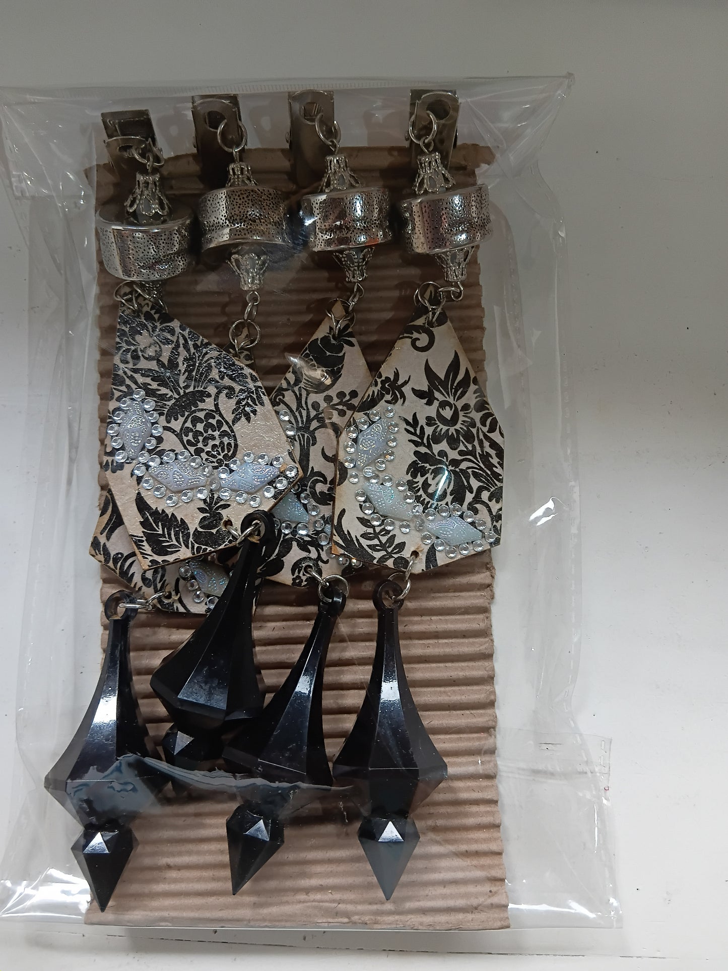 SET OF TABLE CLOTH FASTENERS (BLACK)
