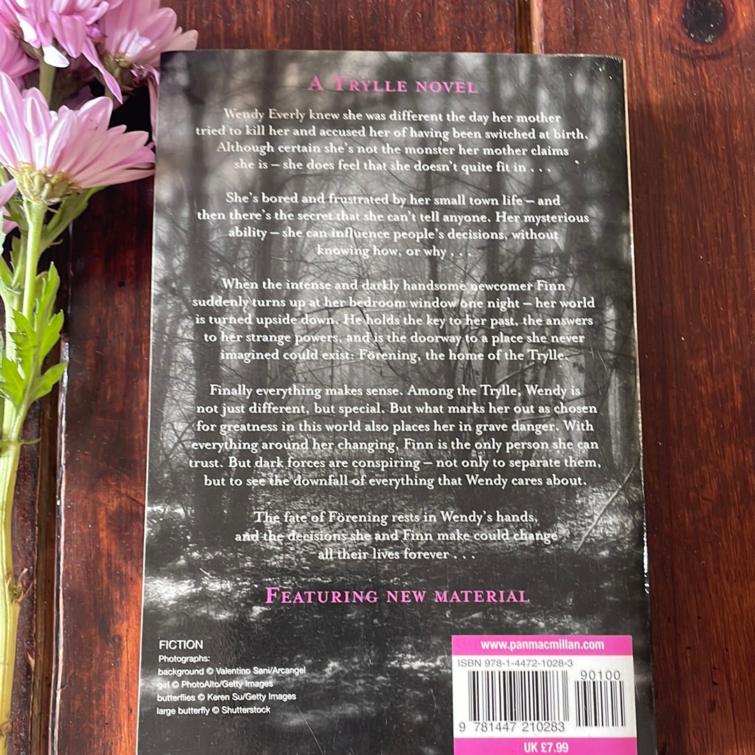 Amanda Hocking - Torn, Ascend and Switched