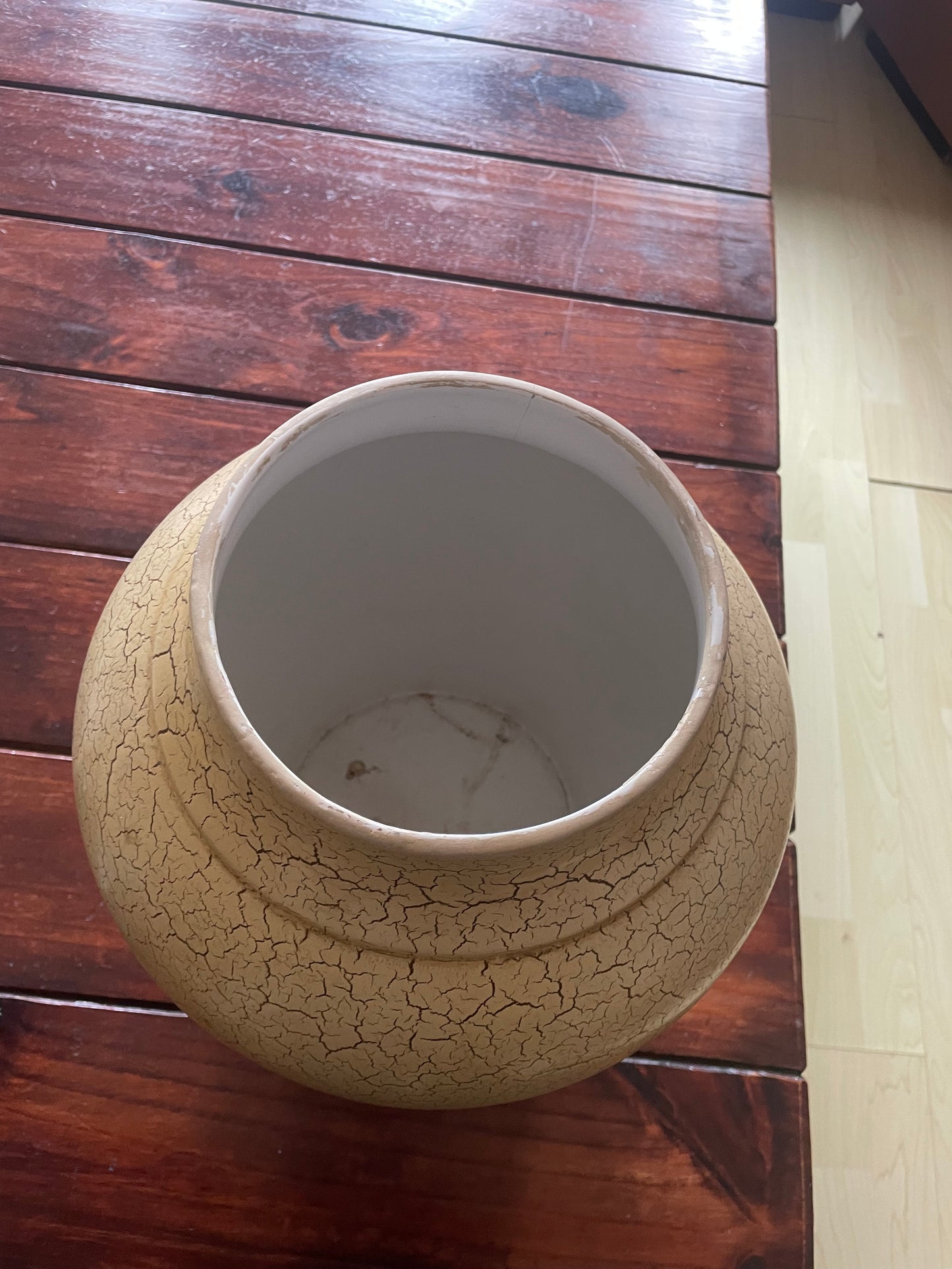 Cosmos Ceramic pot with lid