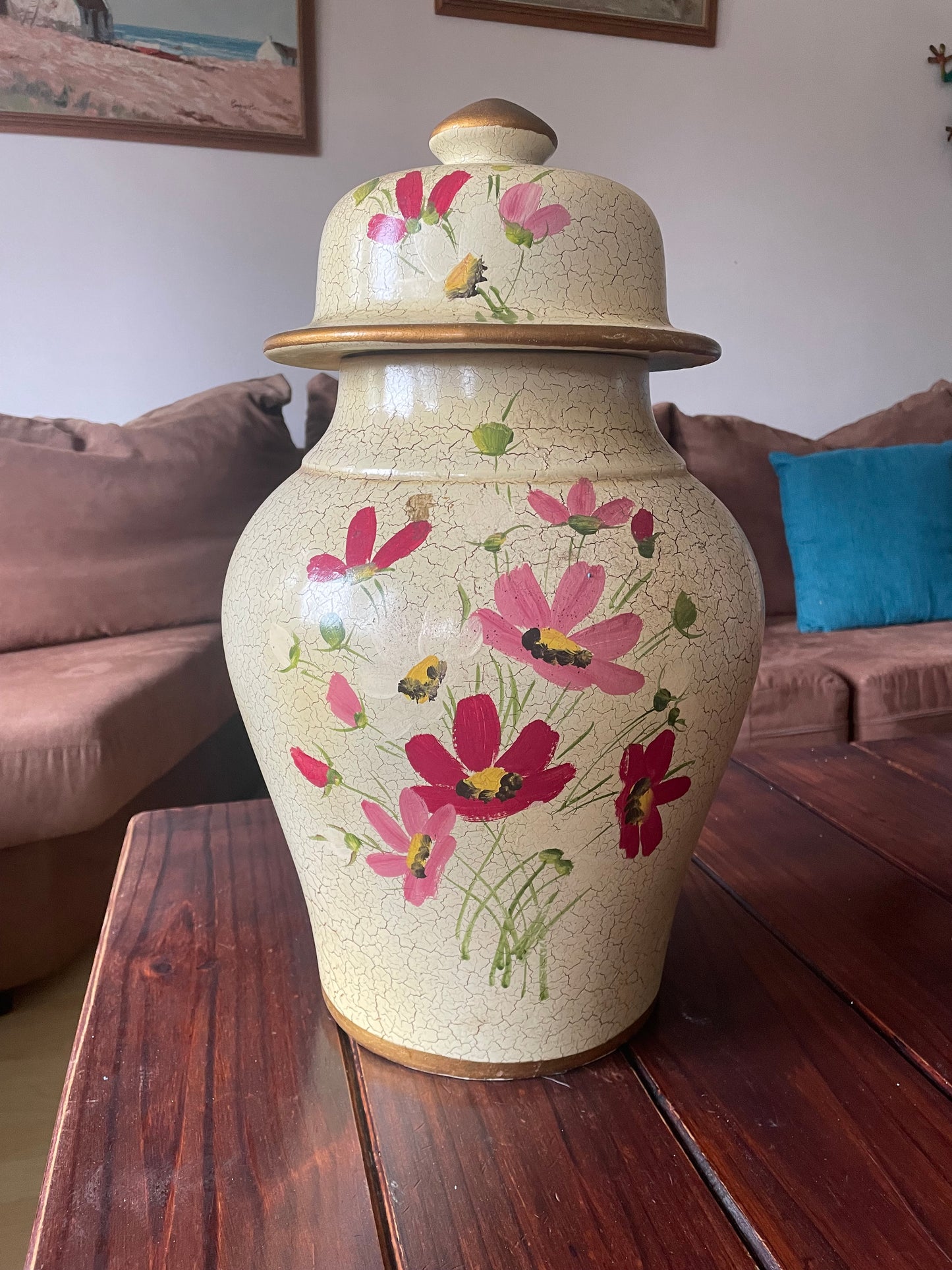 Cosmos Ceramic pot with lid