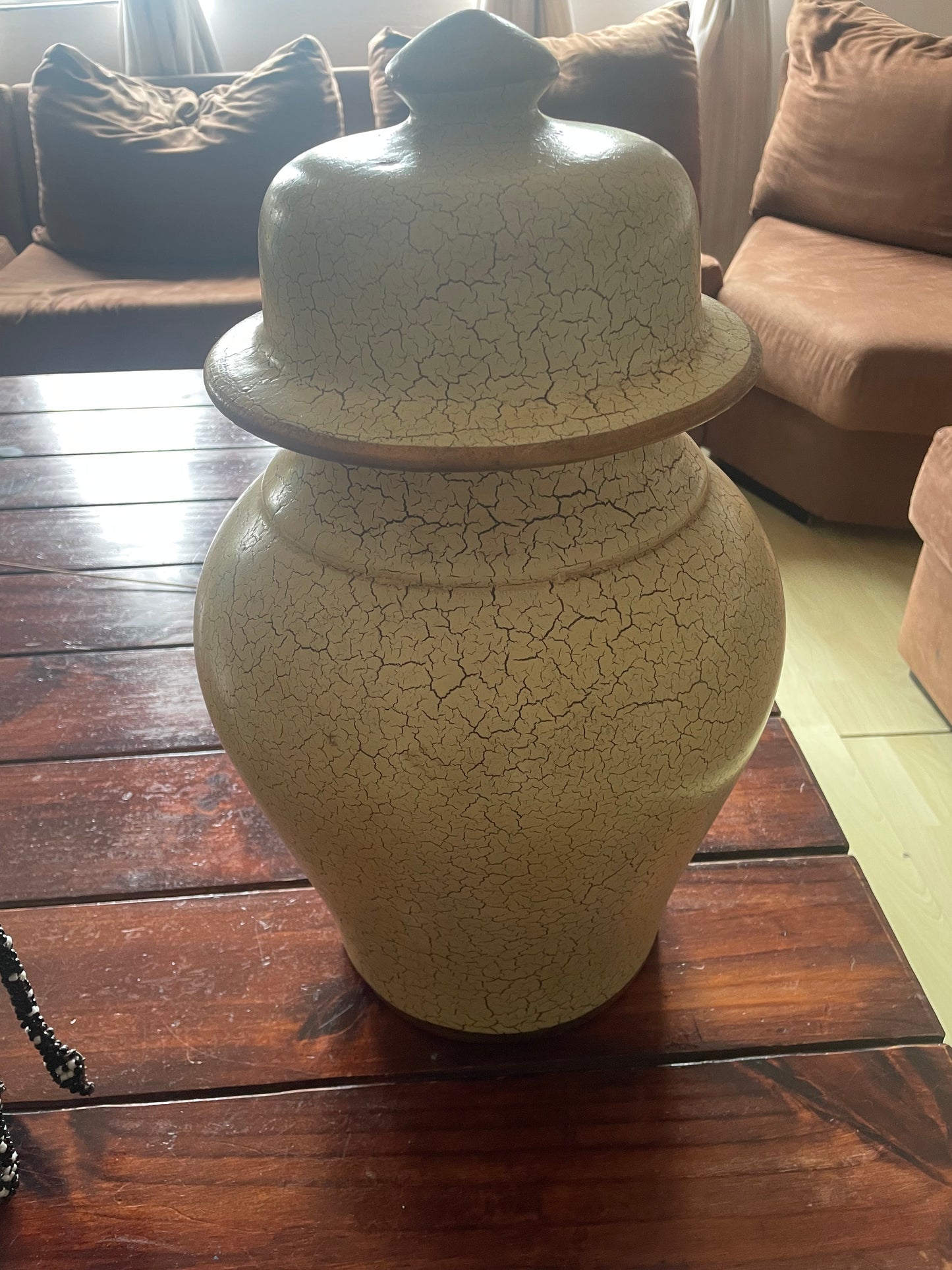 Cosmos Ceramic pot with lid