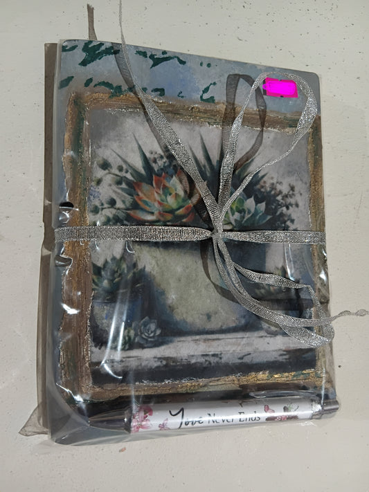 NOTE BOOK & PEN "LOVE NEVER ENDS"