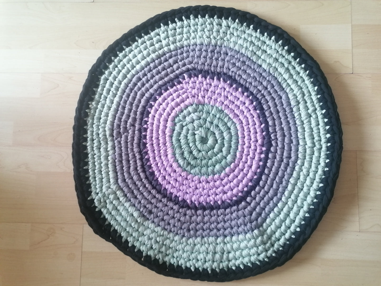 Round mat made of T-shirt yarn (70 cm diameter)