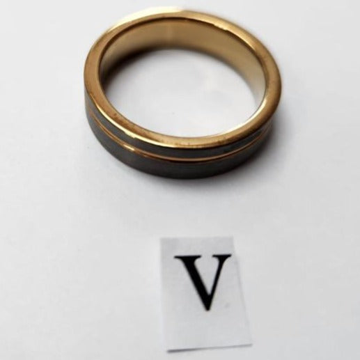 Tungsten men's ring. Black with groove (Size V)
